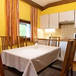 Haus Anna Appartementhaus Apartamento Bad Kleinkirchheim